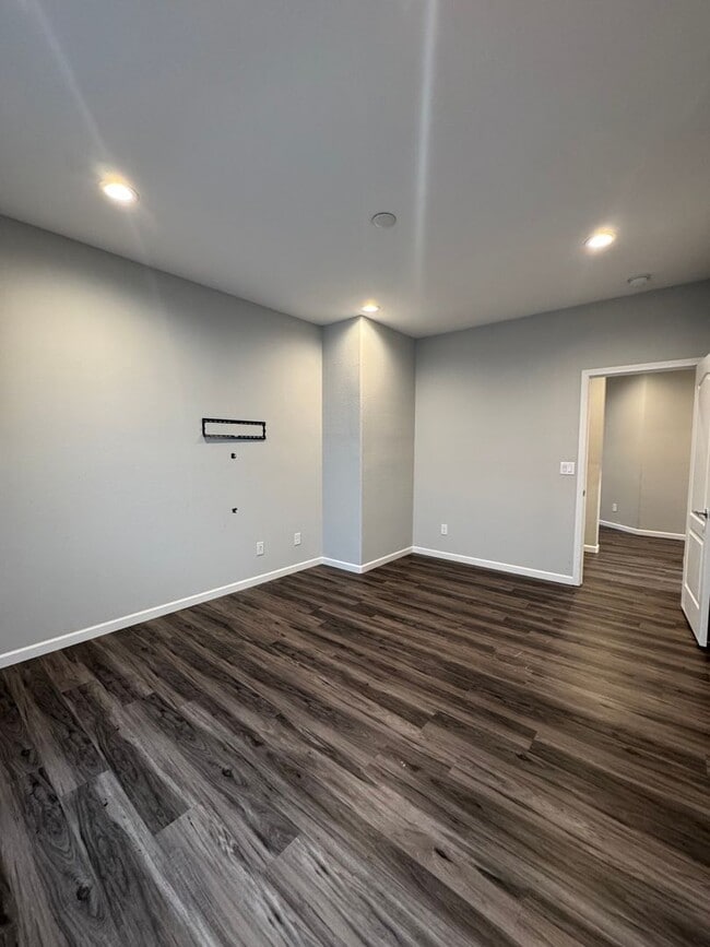 Building Photo - 322 Granite Ct
