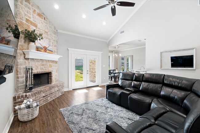 Building Photo - Coming Soon! Stunning 3 Bedroom 2 Bath Rental Near Lake Palestine! Bullard ISD!