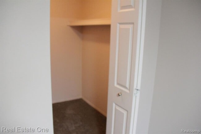 Building Photo - 21960 Indian Creek Dr