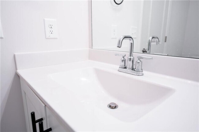 Building Photo - 709 Needletail Wy