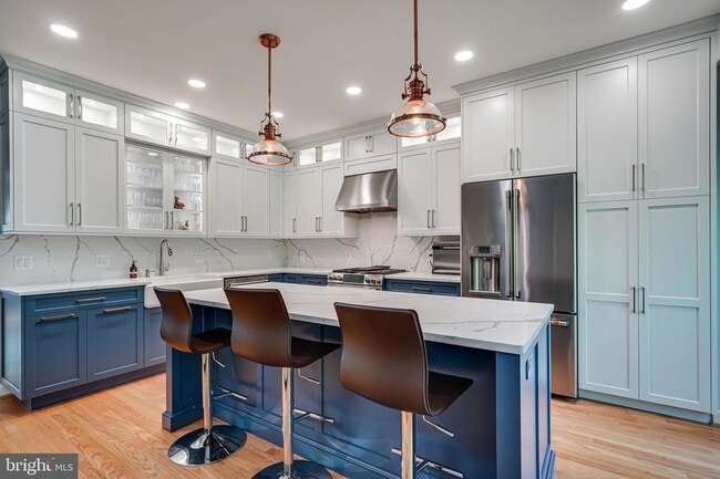 Building Photo - 150 Rees Pl