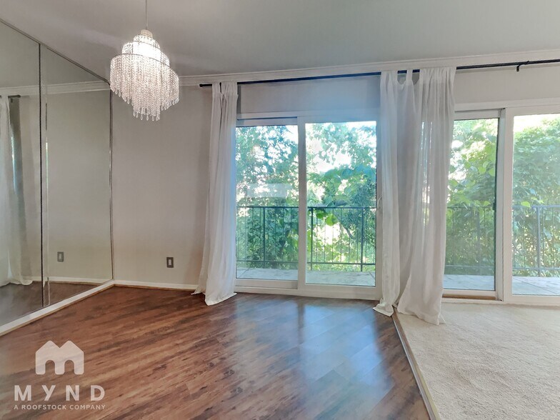 Building Photo - 8211 Katy Fwy