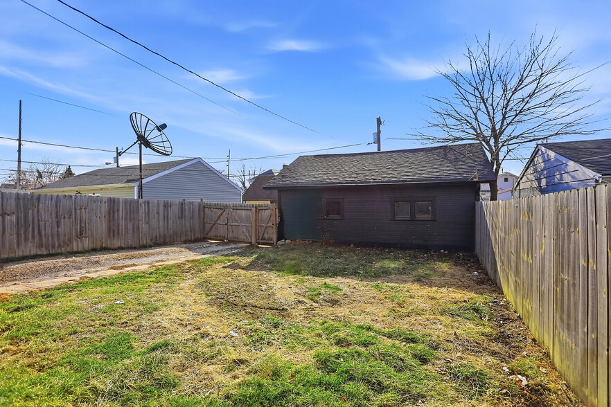 Building Photo - 941 E Raymond St