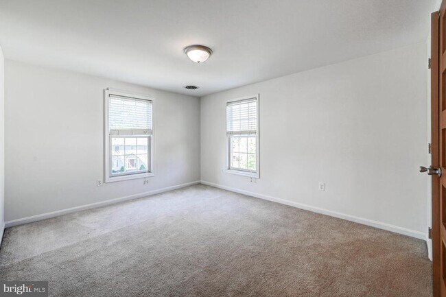 Building Photo - 5404 Arcadia Ave