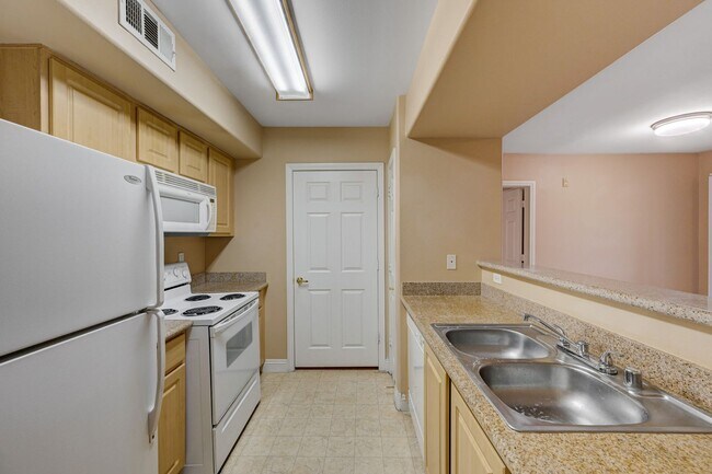 Building Photo - 8000 W Badura Ave