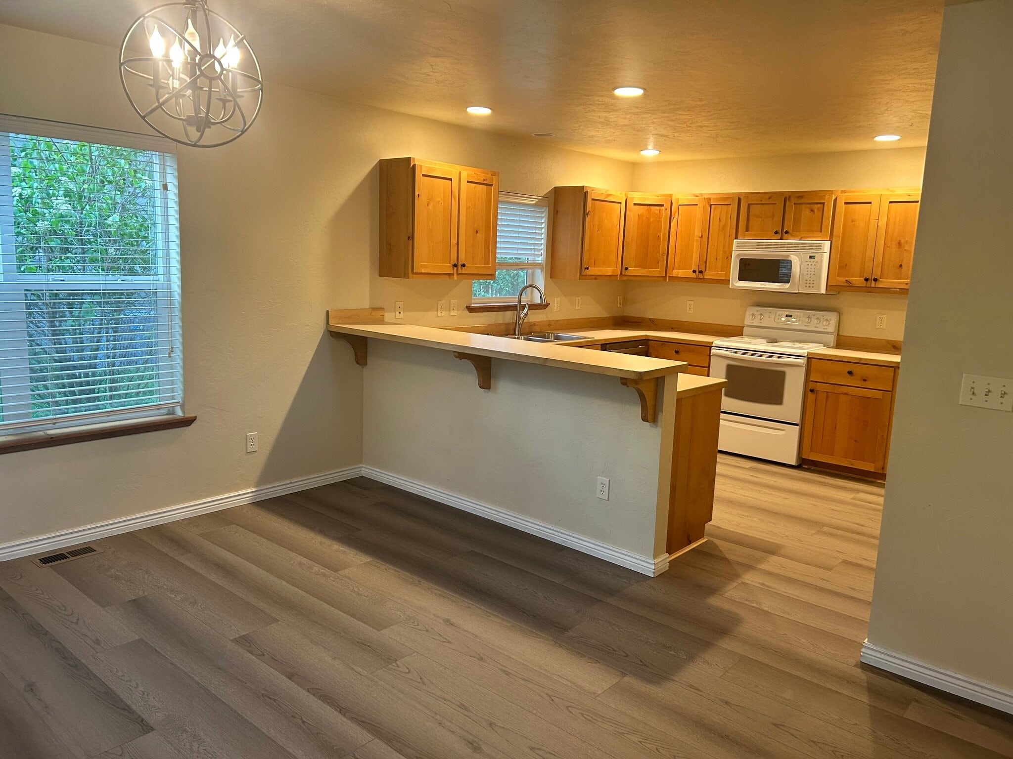 Building Photo - 123 Aspen Grv Ct