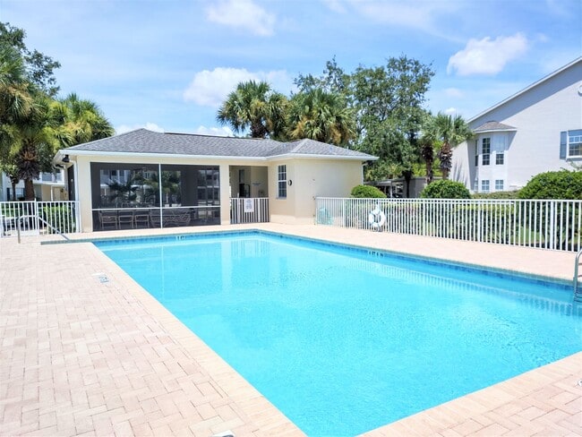 Building Photo - Annual Furnished - Attractive 2 Bedroom 2 Bathroom Plus a Den Condo with 2nd floor Reserve View!