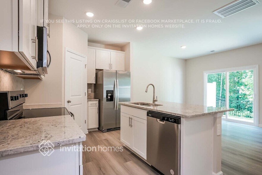 Building Photo - 819 Holiday Pk Ln