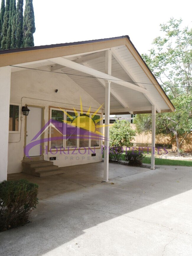 Building Photo - Remodeled 4 Bed 2 Bath 1,483 sqft in Fair Oaks