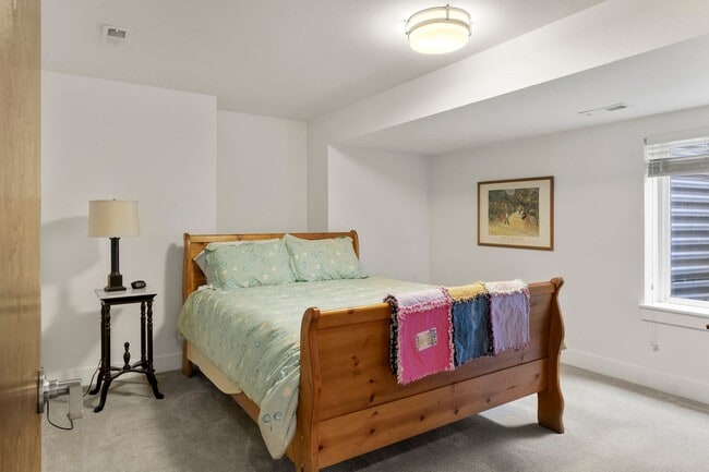 Building Photo - Modern 4BR/3.5BA Duplex with Finished Base...