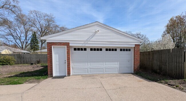 Building Photo - 755 Oakmere Pl