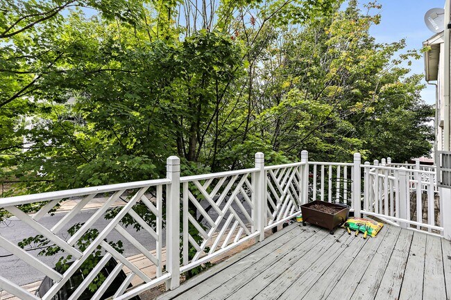 Building Photo - 570 Eisenhower Dr