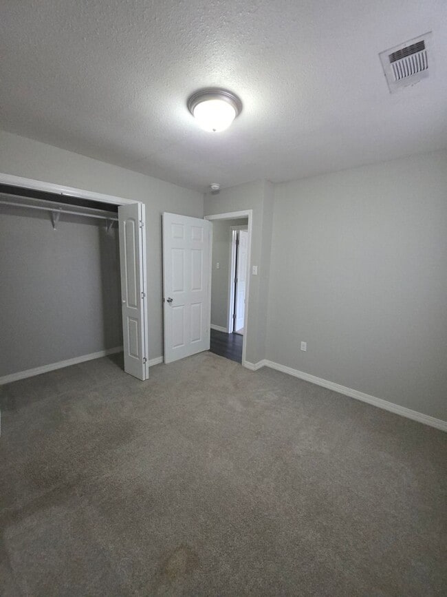 Building Photo - 2211 S Hartford Cove