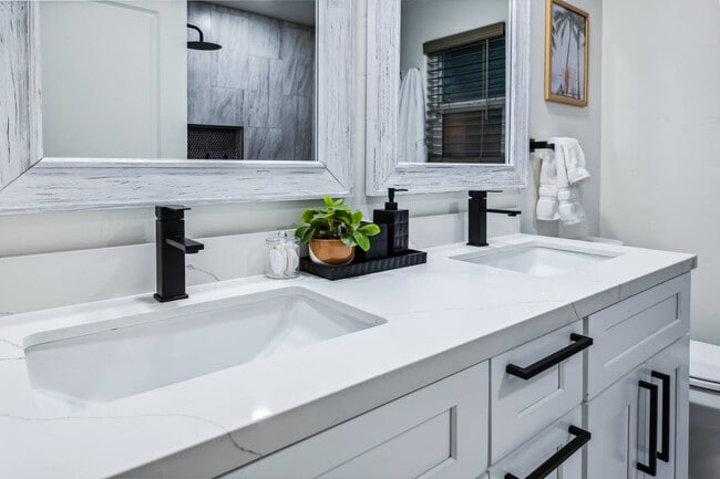 Building Photo - 131 Mescal Loop