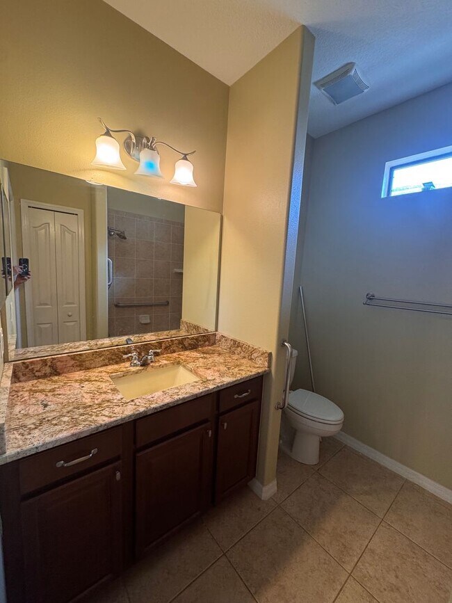 Building Photo - Live the Resort Life Daily: Your SummerGle...