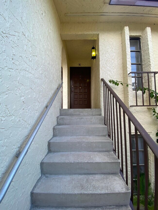 Building Photo - 600 Domenico Cir