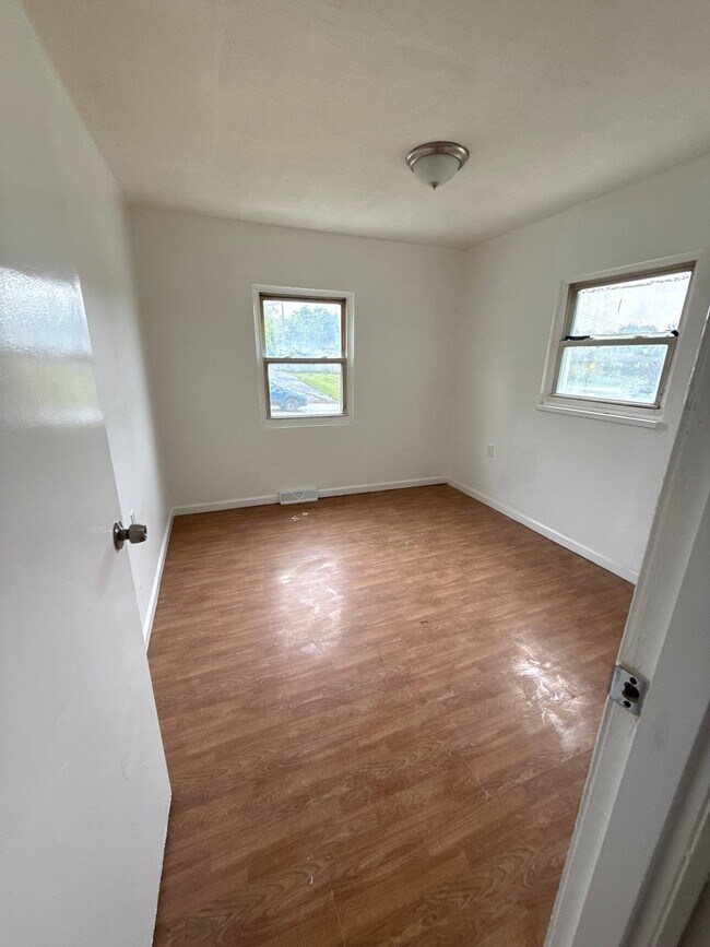 Building Photo - 1249 Evergreen Rd