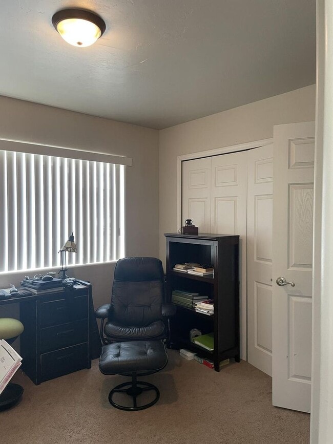 Building Photo - 3 Bedrooms 2.5 Baths with A/C!!!