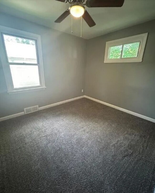 Building Photo - 1729 Mullens Ave