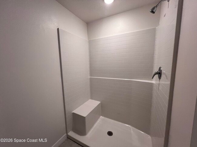 Building Photo - 991 La Belle Ave SW