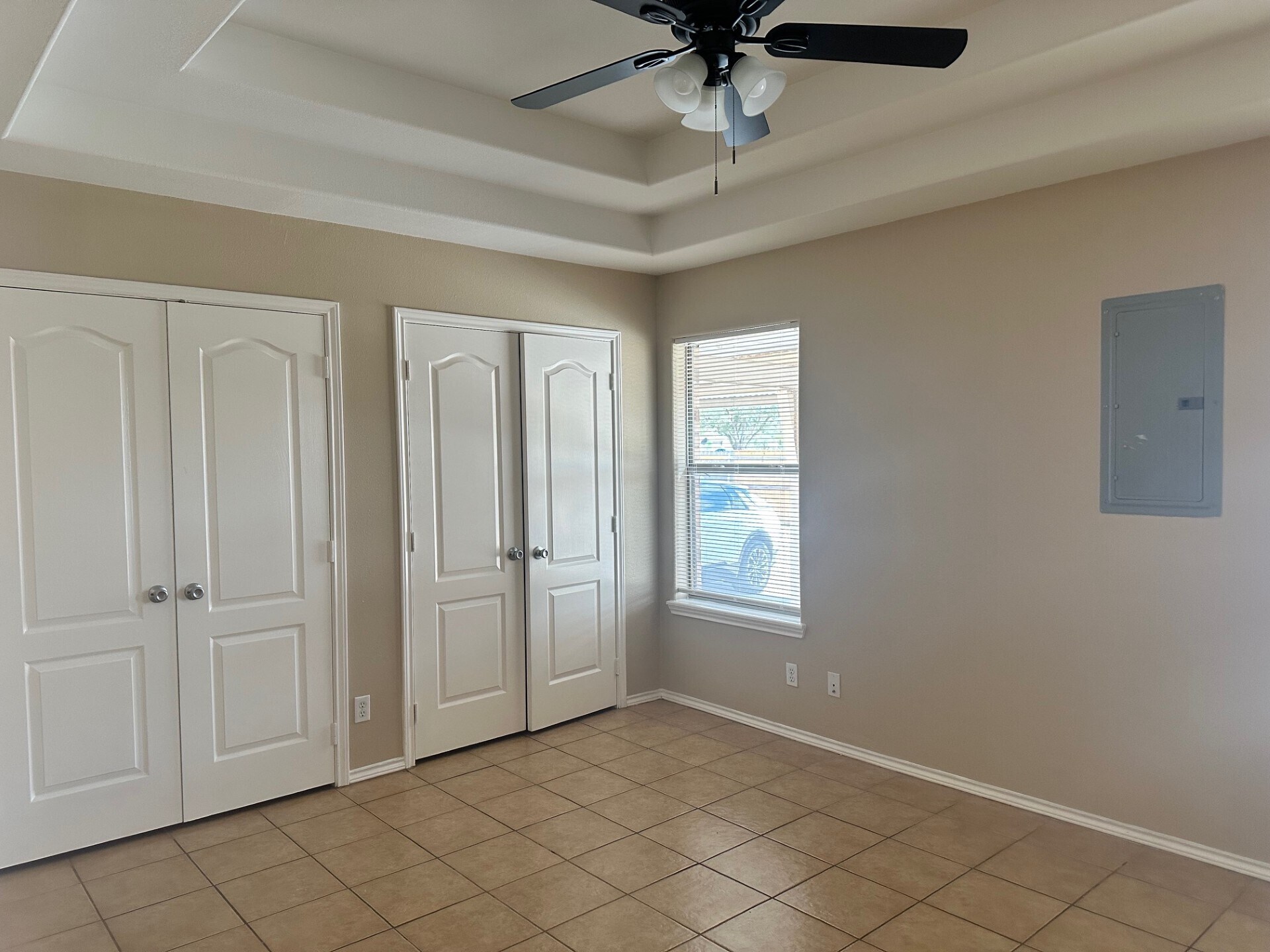 main bedroom with wall to wall closet - 2117 W Western Dr