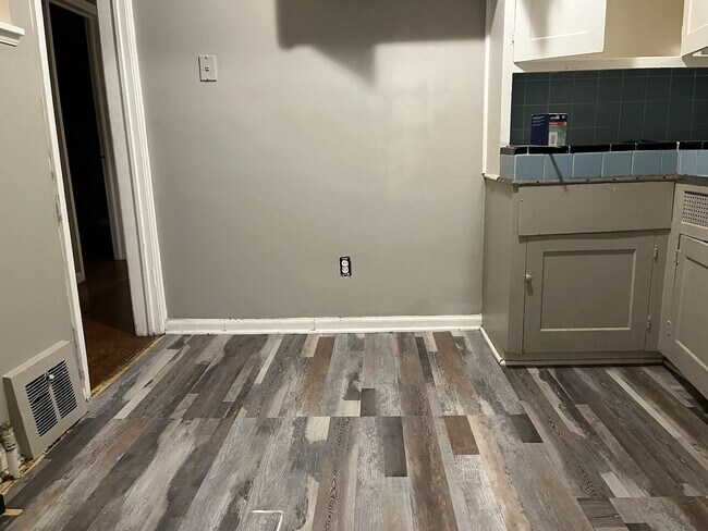 Building Photo - Lovely updated 3 bedroom house