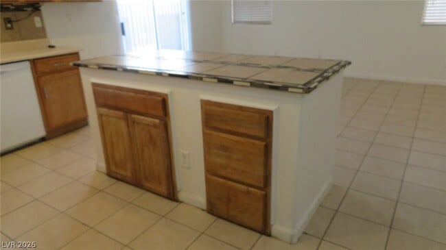 Building Photo - 3014 Sunrise Bay Ave