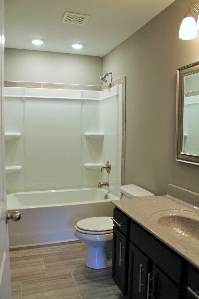 Building Photo - 254 Azalea Dr