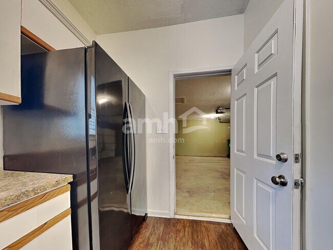 Building Photo - 1617 Oak Knoll Ln