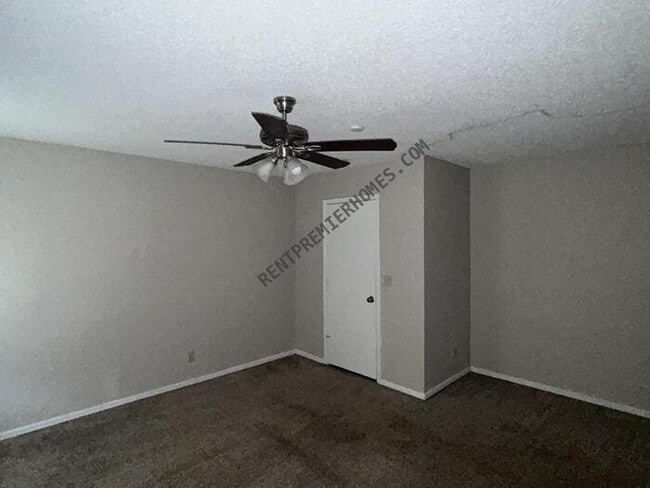 Building Photo - 5711 E 33rd Ct