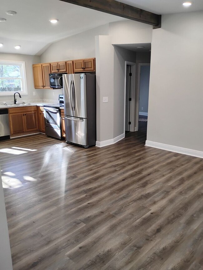 Building Photo - Short-Term Luxury Living in Tuscaloosa