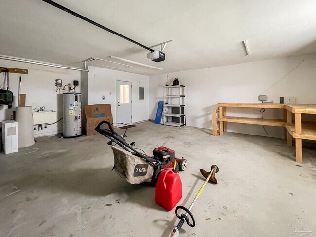 Building Photo - 512 Carson Dr