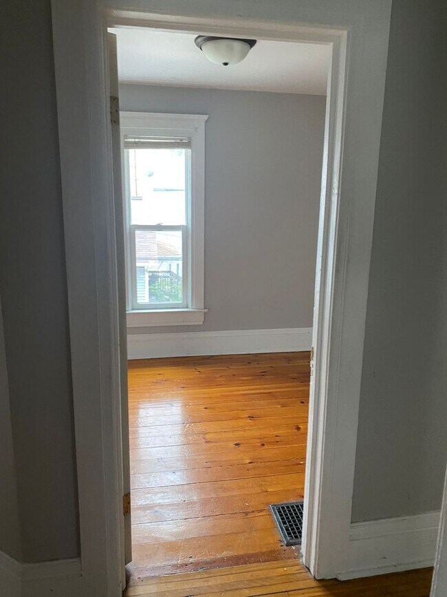 Building Photo - 685 Franklin St