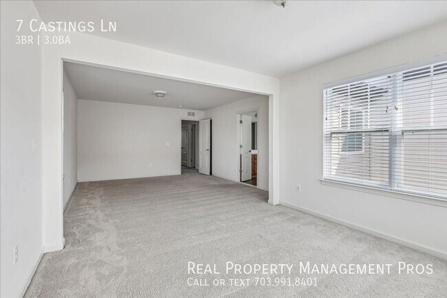 Building Photo - 7 Castings Ln