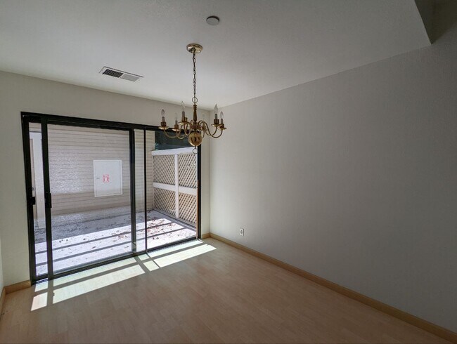 Building Photo - 970 La Mesa Terrace