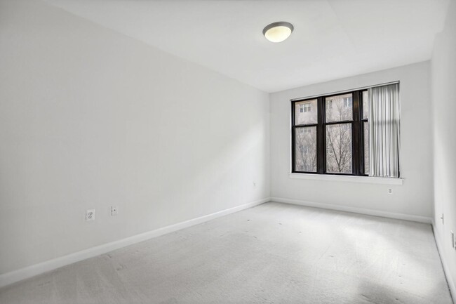 Building Photo - Luxurious 1 Bedroom/1 Bath- NW DC