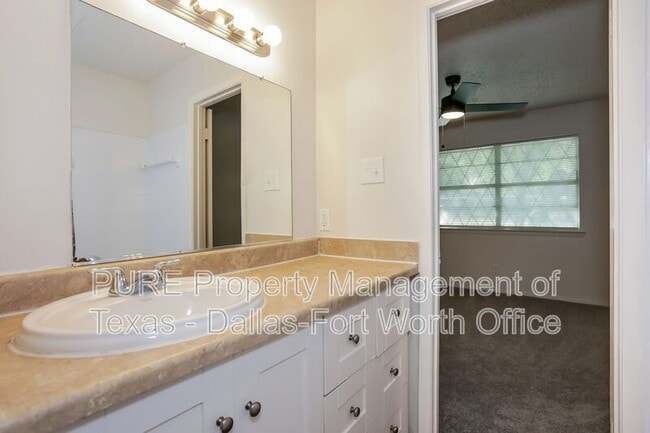 Building Photo - 409 Cousins Ln