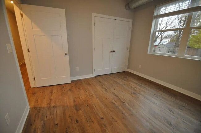 Building Photo - Spacious 2 Bedroom 2 Bathroom On the Greenway!