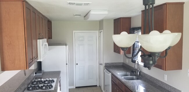 Building Photo - 4433 College Park Dr