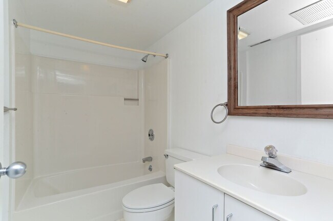 Building Photo - 301 Post Rd E