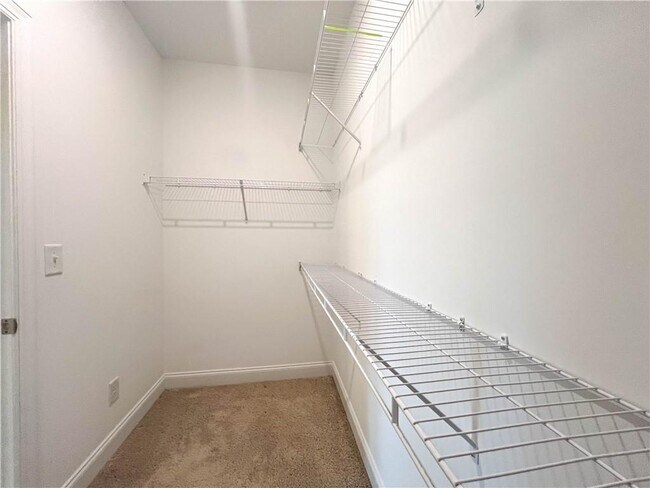 Building Photo - 6605 Beacon Dr