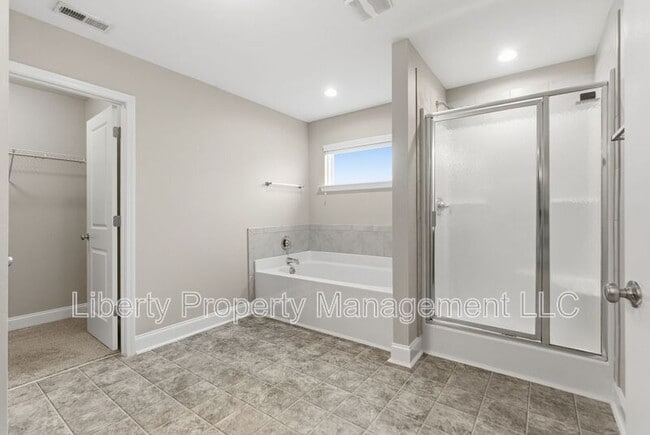 Building Photo - 588 Angel Oak Dr