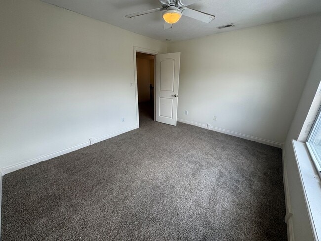Building Photo - 581 Beehler Dr