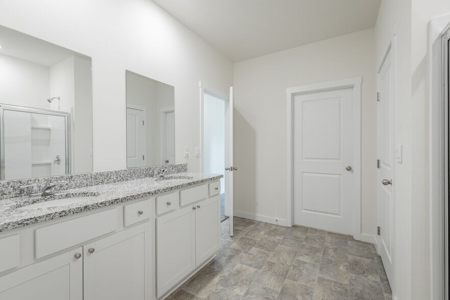 Building Photo - 10815 Upland Dr