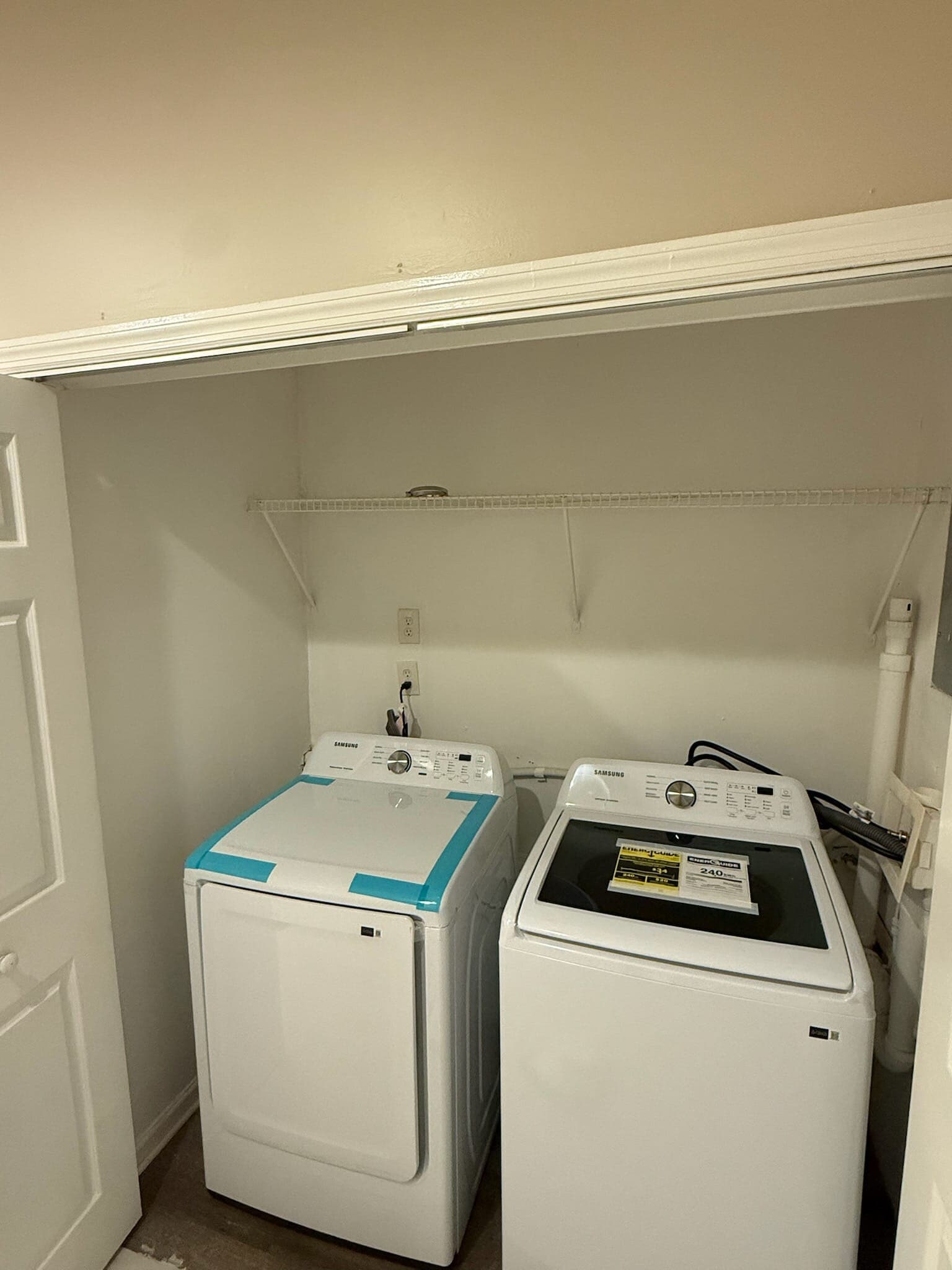 Building Photo - Room in House on Granada Pl