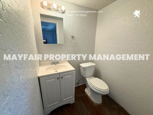 Building Photo - 1642 NW 13th Ct