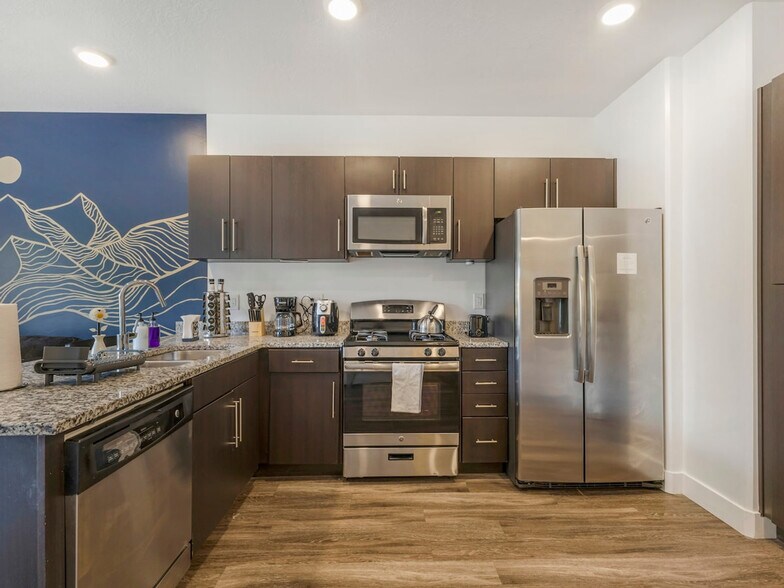 Building Photo - 360 S 400 W