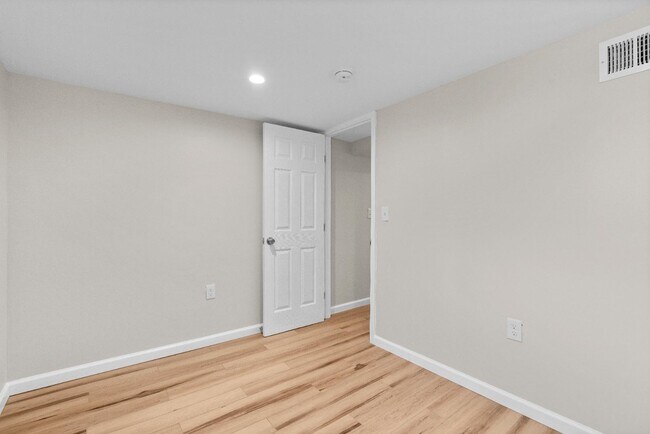 Building Photo - 137 N Montford Ave