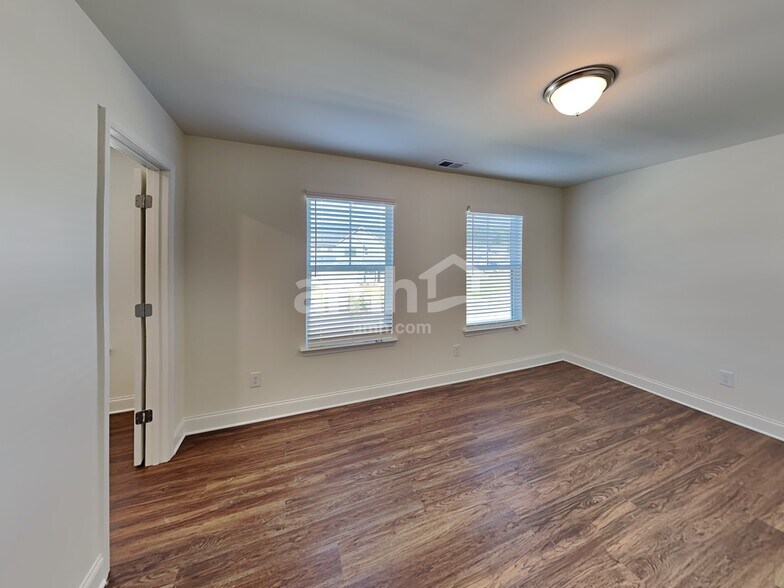 Building Photo - 6205 Bridlewood Ln