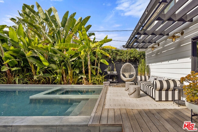 Building Photo - 3579 Ocean View Ave